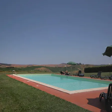 Traditional In Toscana With Swimming Pool بيت للعطل *